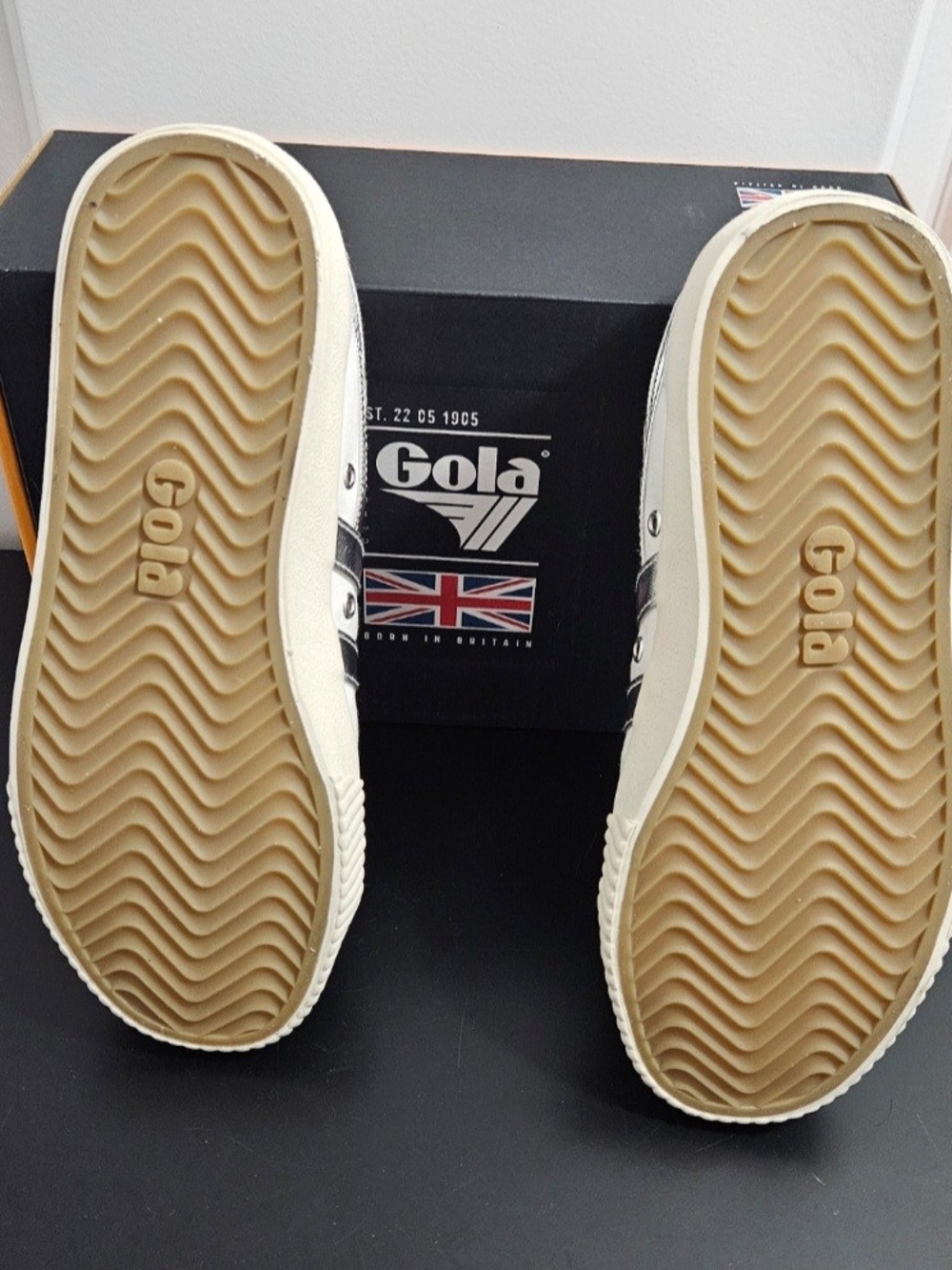 NIB Gola Women's Tennis Mark Cox Sneakers in Off-White and Silver Size 8 - Picture 9 of 9